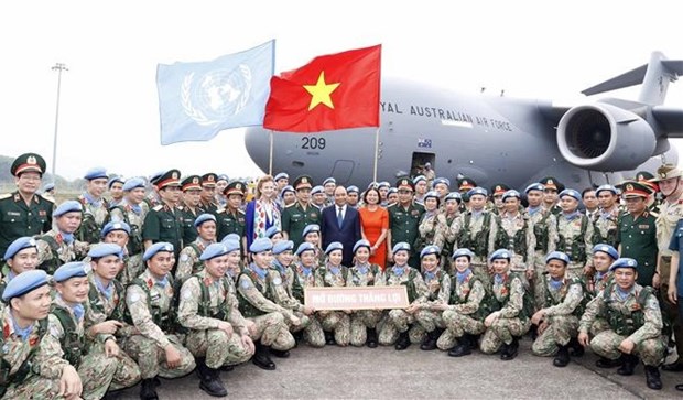 Vietnam's engineering unit, field hospital leave for UN peacekeeping missions hinh anh 1