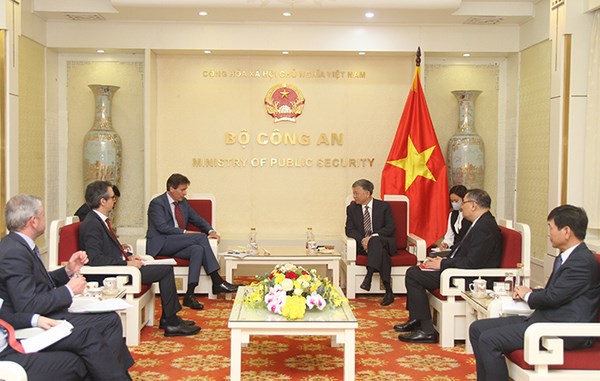 Vietnam asks for EU’s stronger support in cyber security protection hinh anh 1