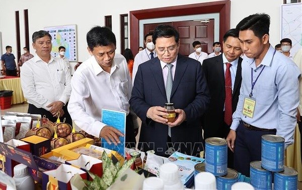 PM attends Soc Trang investment promotion conference hinh anh 2