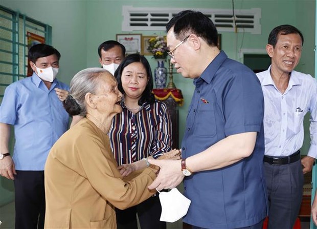 Top legislator asks Vinh Long to focus on growth model reform hinh anh 2