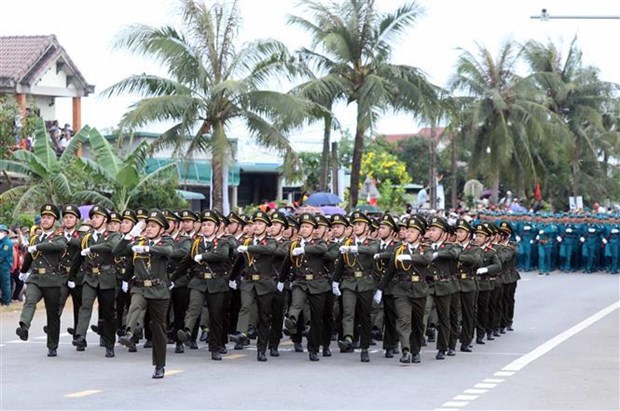 President attends Quang Tri’s flag-raising ceremony marking Reunification Day hinh anh 3