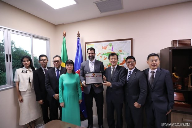 Vietnamese ambassador pays working visit to Brazilian state hinh anh 1