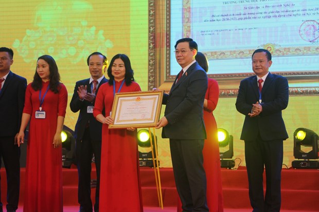 NA leader attends 60th anniversary celebration of high school in Nghe An hinh anh 1