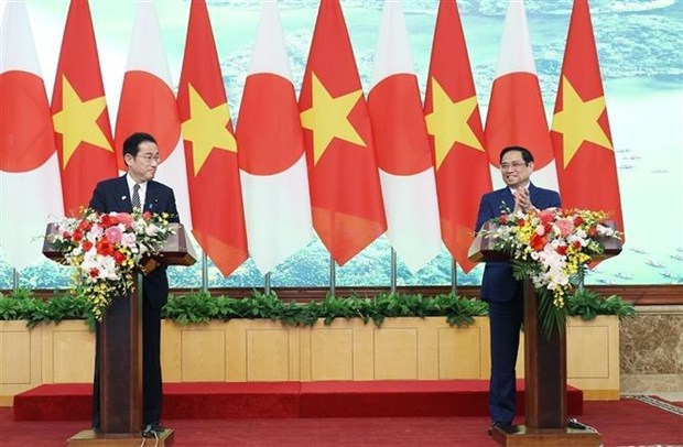 PMs stress importance of substantively promoting Vietnam - Japan extensive strategic partnership hinh anh 1