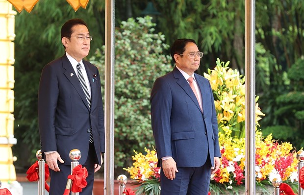 PM Pham Minh Chinh hosts welcoming ceremony for Japanese counterpart hinh anh 2