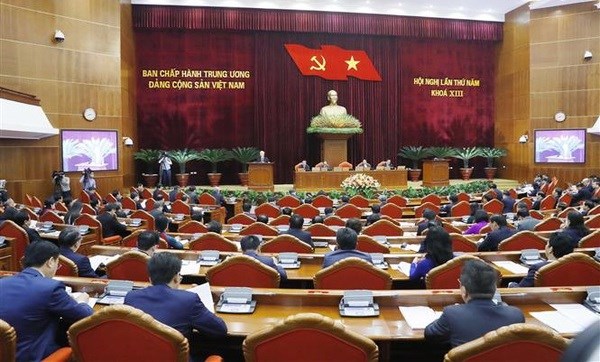 Party Central Committee discusses summary of land-related policy reform resolution hinh anh 1
