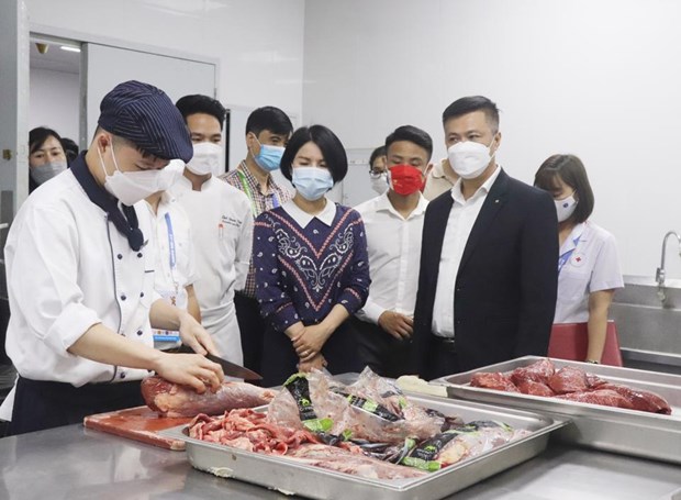 Hanoi health department checks food services at two SEA Games 31 hotels hinh anh 1