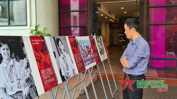 Photo exhibition on female athletes underway to welcome SEA Games 31 hinh anh 1