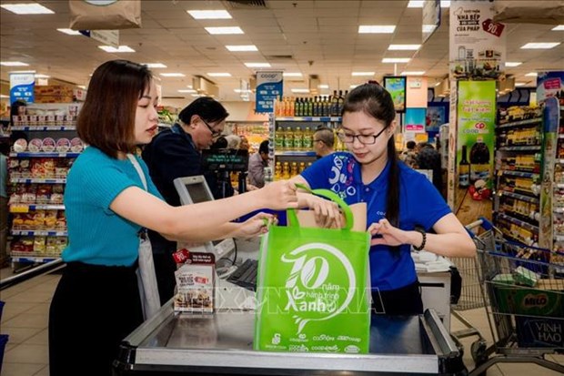 Vietnam to ban plastic bags from markets by 2030 hinh anh 2