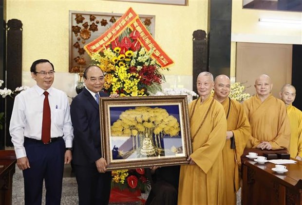 President, VFF leader congratulate Buddhists on Lord Buddha’s birthday hinh anh 1