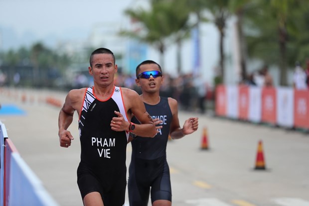 SEA Games 31: Vietnam bags first gold medal in Duathlon hinh anh 1