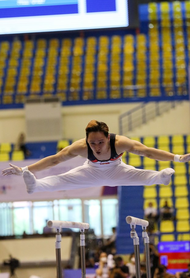 SEA Games 31: Gymnast Dinh Phuong Thanh wins two gold medals hinh anh 1
