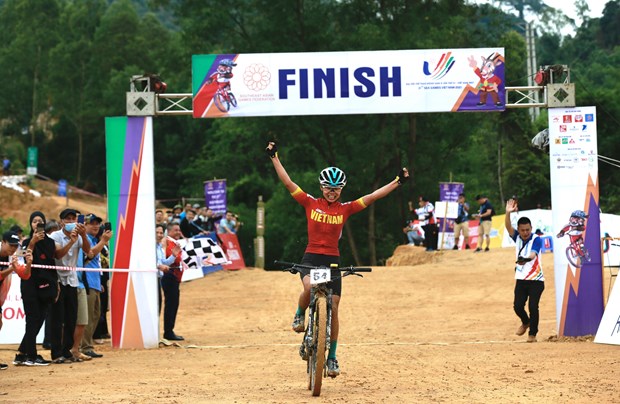 Cyclist Quynh successfully defends SEA Games cross country title hinh anh 2