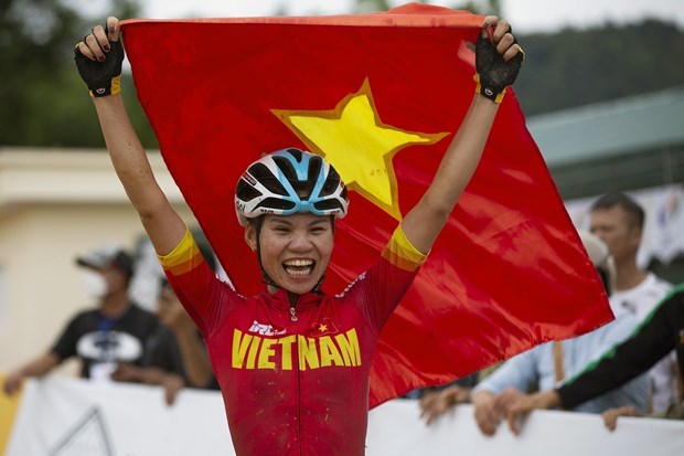 Cyclist Quynh successfully defends SEA Games cross country title hinh anh 1