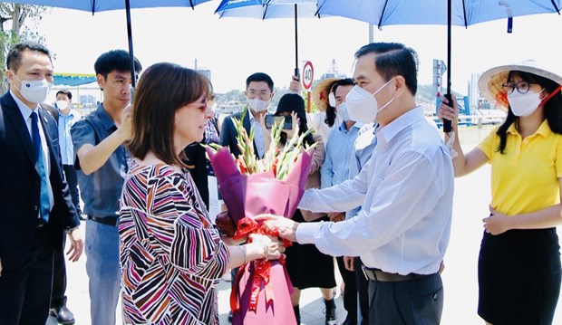 Greek President visits Ha Long Bay hinh anh 1
