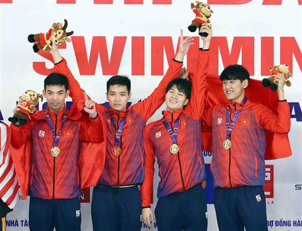 SEA Games 31: Vietnamese swimmers set record in men's freestyle relay event hinh anh 1