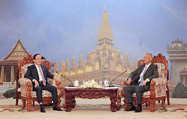 Vietnamese, Lao localities beef up partnerships hinh anh 1