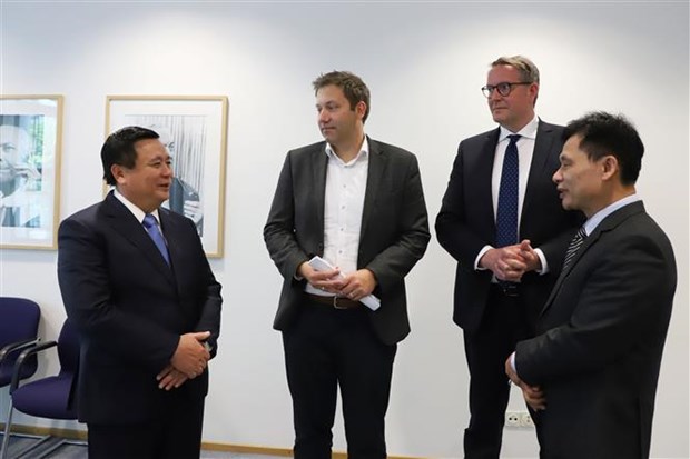 Vietnamese, German parties hold seventh dialogue in Berlin hinh anh 2