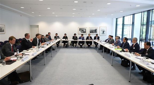 Vietnamese, German parties hold seventh dialogue in Berlin hinh anh 1