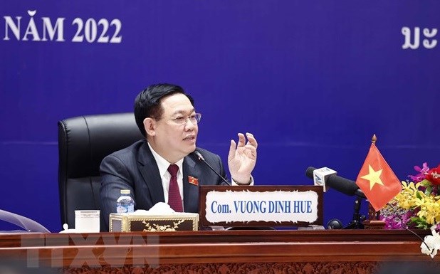 Top Vietnamese legislator meets with Vice President of Lao NA hinh anh 1