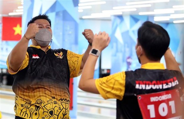 SEA Games 31: men's, women's doubles bowling titles go to Indonesia, Singapore hinh anh 1