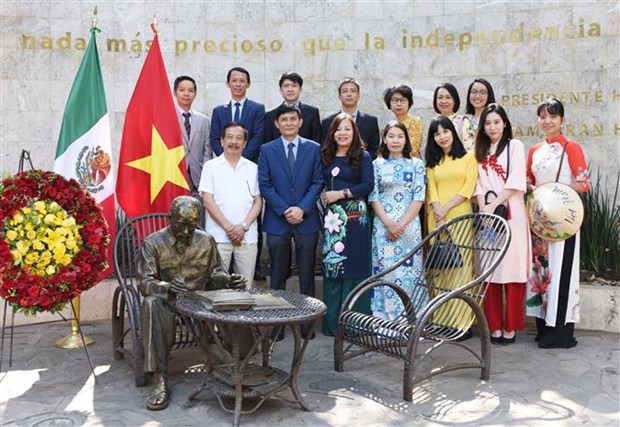 Tribute for late President Ho Chi Minh continues overseas hinh anh 1