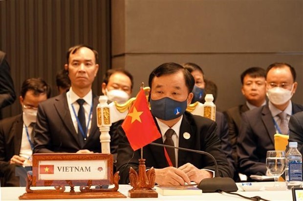 Vietnam stresses importance of maritime and aviation security in East Sea at ADSOM+ hinh anh 1