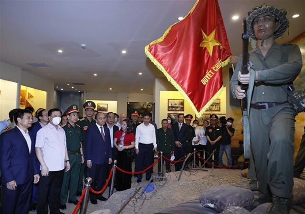 President pays tribute to Dien Bien Phu soldiers hinh anh 3