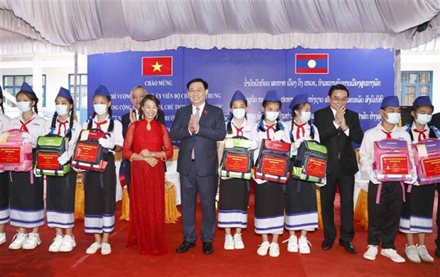 Top Vietnamese legislator’s official visit to Laos a success: Lao NA Vice President hinh anh 1