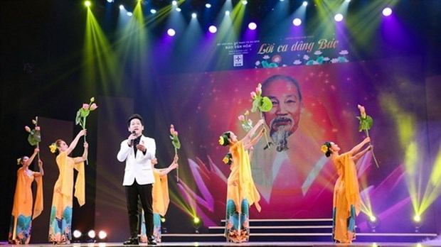 Hanoi art performance marks President Ho Chi Minh’s birthday hinh anh 1