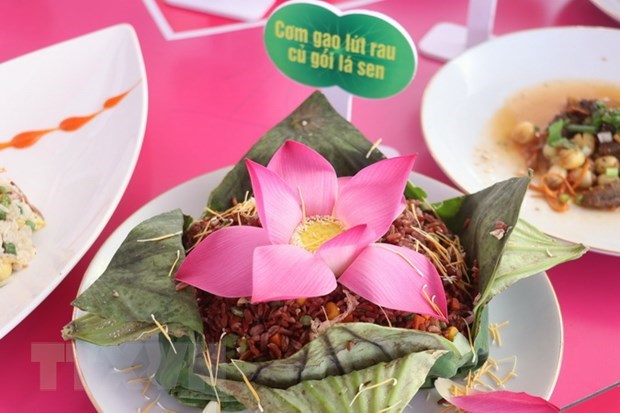 Dong Thap sets World Record for making 200 lotus-based dishes hinh anh 1