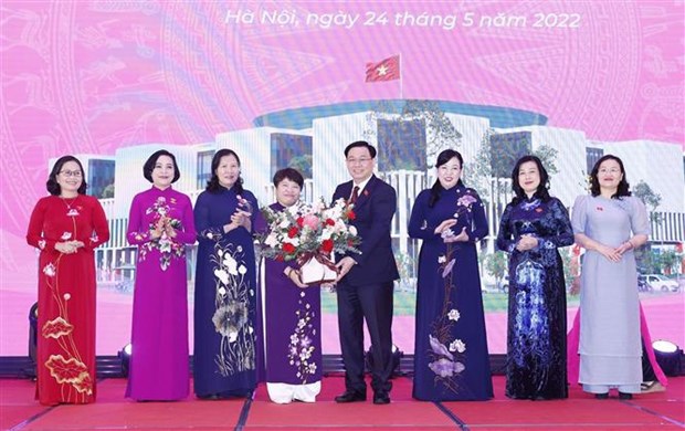 Top legislator lauds contributions of female NA deputies to nation hinh anh 1