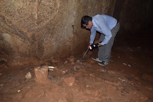 Prehistoric relics discovered in Bac Kan cave hinh anh 1