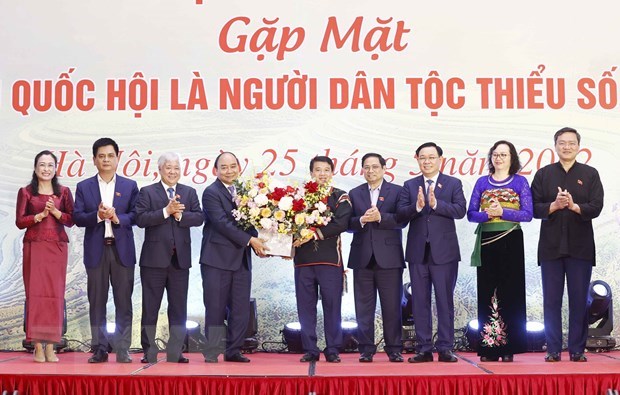 Party and State leaders meet with NA ethnic minority deputies hinh anh 1