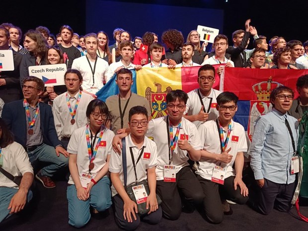 Vietnamese students win three medals at 2022 European Physics Olympiad hinh anh 1