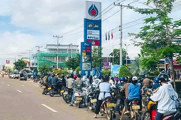 Lao government urges against unnecessary travel to save fuel hinh anh 1