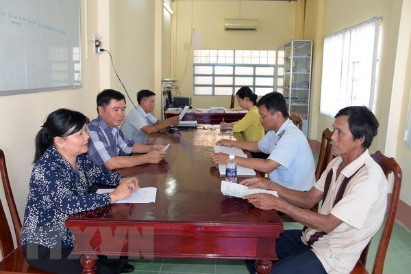 NA deputies debate draft Law on Implementation of Democracy at Grassroots Level hinh anh 1
