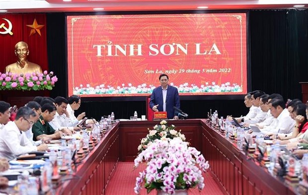 Son La asked to develop service industries to form harmonious economic structure hinh anh 1