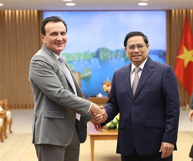 Vietnam targets strategic cooperation with Astrazeneca in vaccine, drug production: PM hinh anh 1
