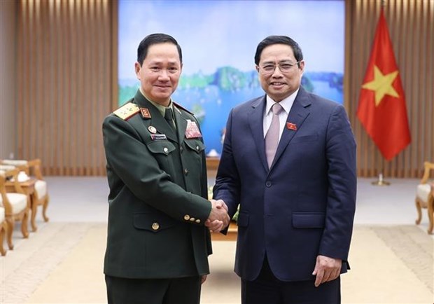 Prime Minister hosts Chief of General Staff of Lao People’s Army hinh anh 1