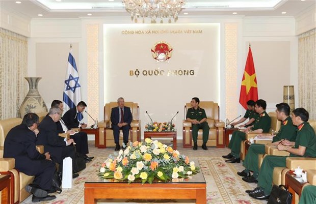 Defence Minister welcomes senior official from Israel hinh anh 1