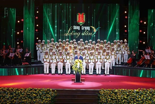 President Nguyen Xuan Phuc praises communal public security force hinh anh 1