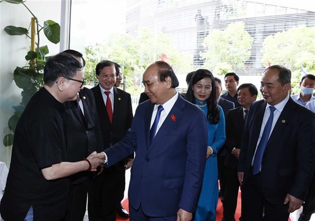 President Nguyen Xuan Phuc attends the 11th International Hinh Anh 2 Photo Art Exhibition