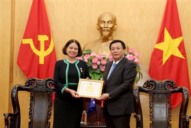 Cooperation agreement inked on establishment of Vietnam – Australia centre hinh anh 3
