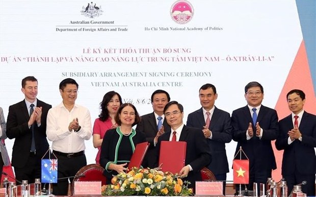 Cooperation agreement inked on establishment of Vietnam – Australia centre hinh anh 1