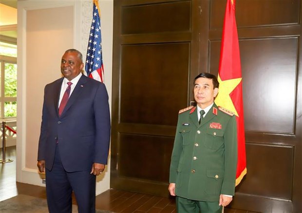 19th Shangri-La Dialogue: Defence Minister meets with Singaporean, US, Canadian counterparts hinh anh 1