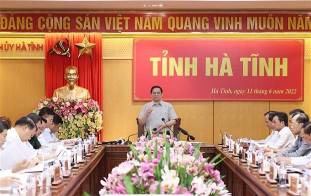 PM urges Ha Tinh province to utilise strengths in tourism, services hinh anh 1