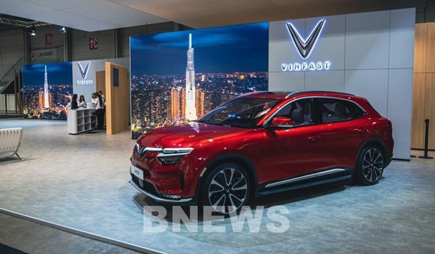 Automaker VinFast to open over 50 stores in Europe hinh anh 2