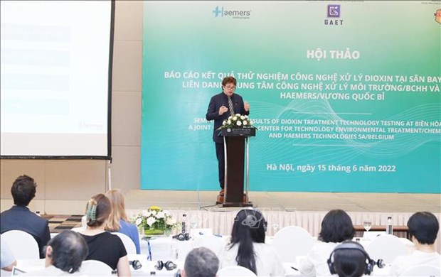 Belgium helps Vietnam seek dioxin treatment technology at Bien Hoa airport hinh anh 1