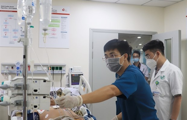 Hospitals, patients struggle with medical supply shortage hinh anh 1
